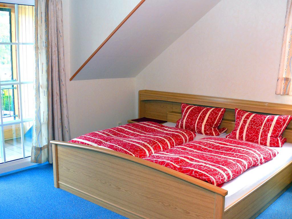 Ferienweingut Rainer Beitzel Hotel Kröv Eksteriør billede